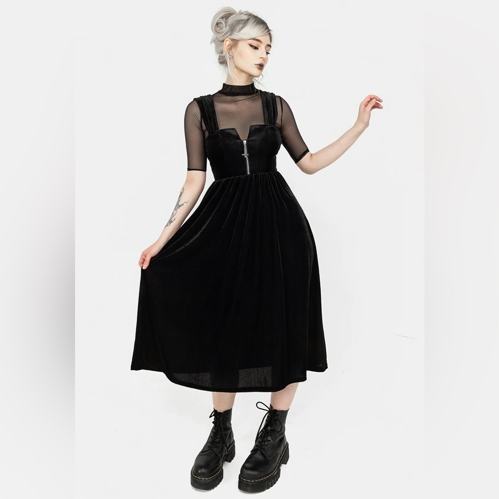 MSRP $74 NWOT US 4 DISTURBIA Heartless Zip Front
Midi Dress
